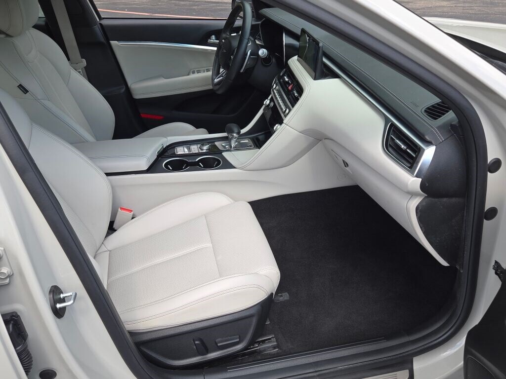 2025 Genesis G70 2.5T photo 4
