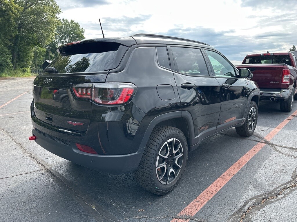 2024 Jeep Compass Trailhawk photo 3