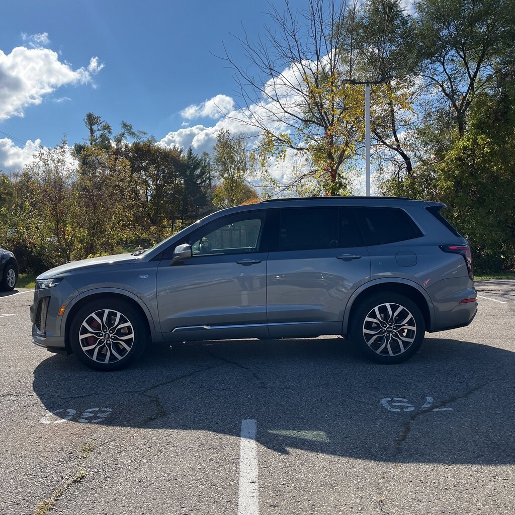 2023 Cadillac XT6 Sport photo 2