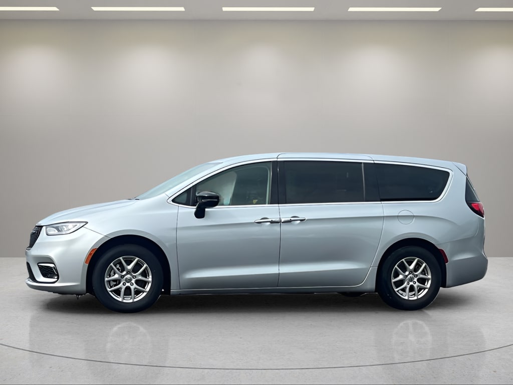 Used 2024 Chrysler Pacifica Touring L Minivan/Van
