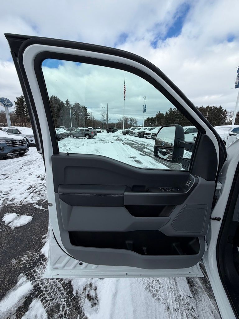 2026 Ford F-350 Super Duty XLT - Photo 9