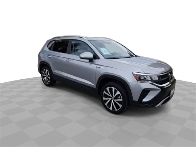 2024 Volkswagen Taos SE photo 2