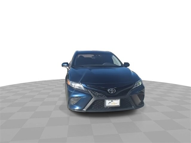 2020 Toyota Camry SE photo 3