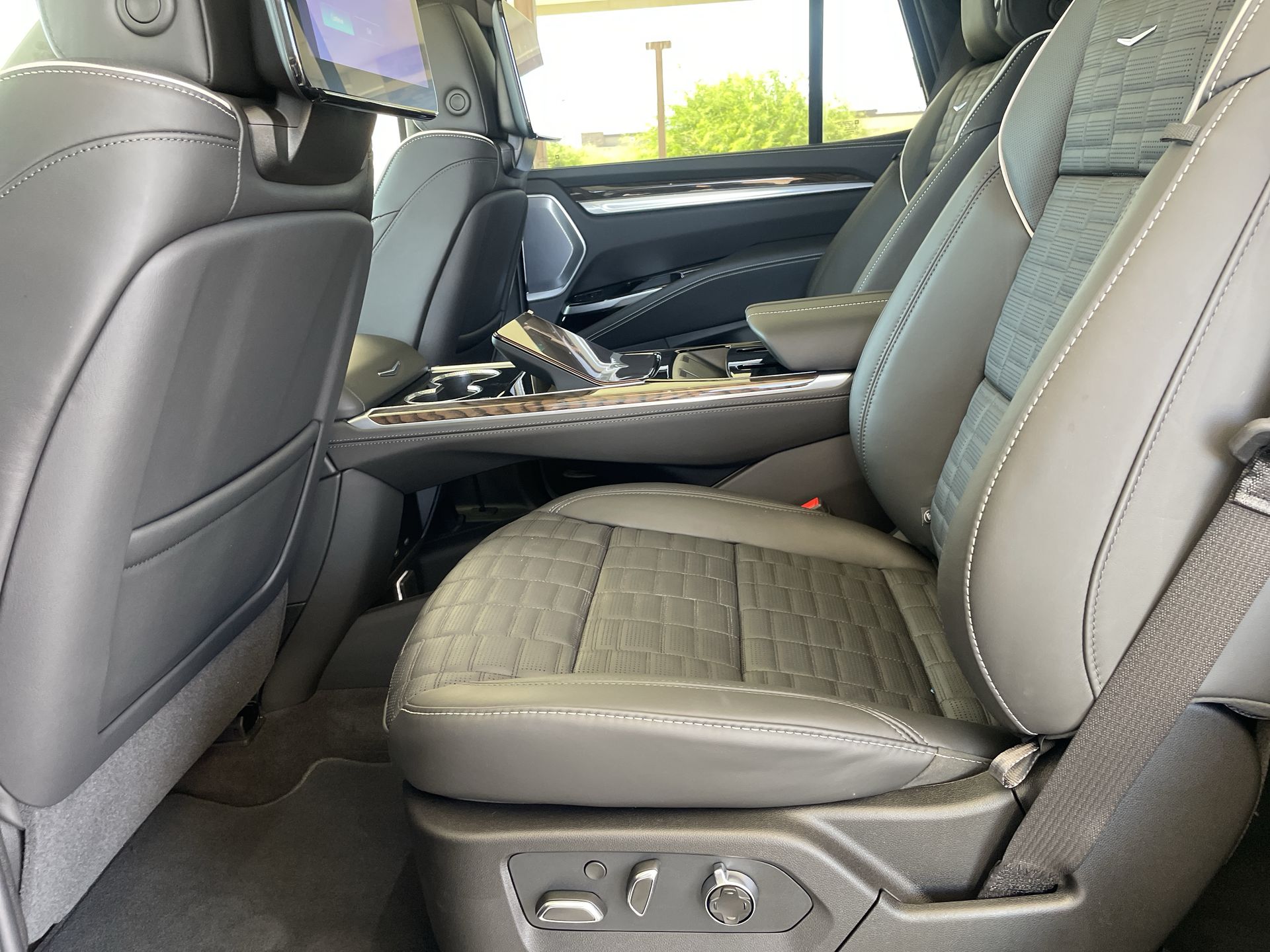 2026 Cadillac Escalade Platinum Sport - Photo 86