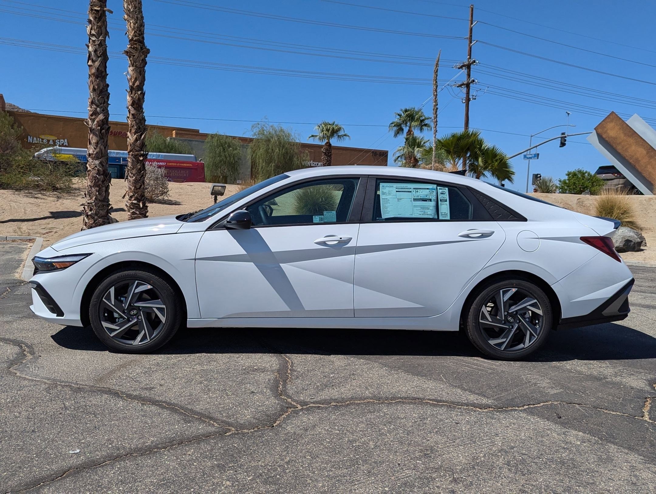 Used 2025 Hyundai Elantra SEL with VIN KMHLM4DG3SU869327 for sale in La Quinta, CA