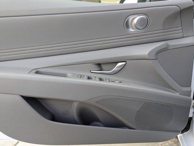 2025 Hyundai Elantra SEL - Photo 10