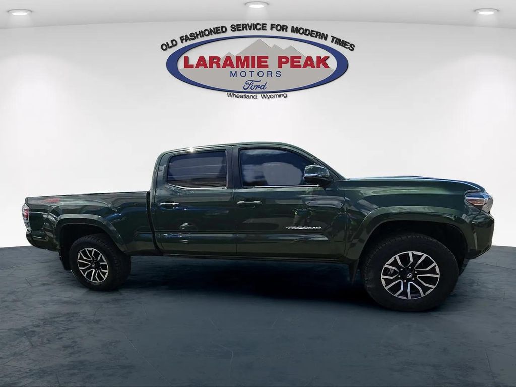 2022 Toyota Tacoma TRD Sport photo 3