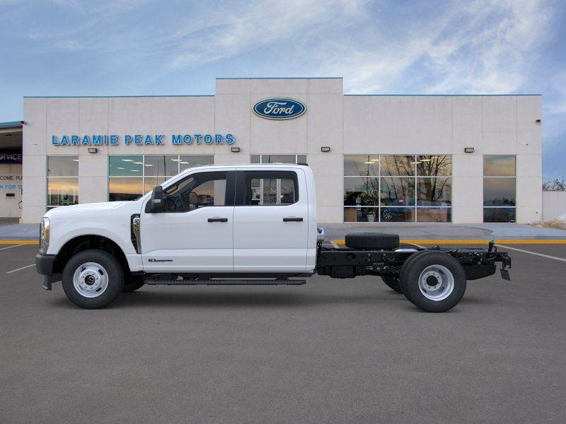 2026 Ford F-350 Super Duty Chassis Cab XL - Photo 3