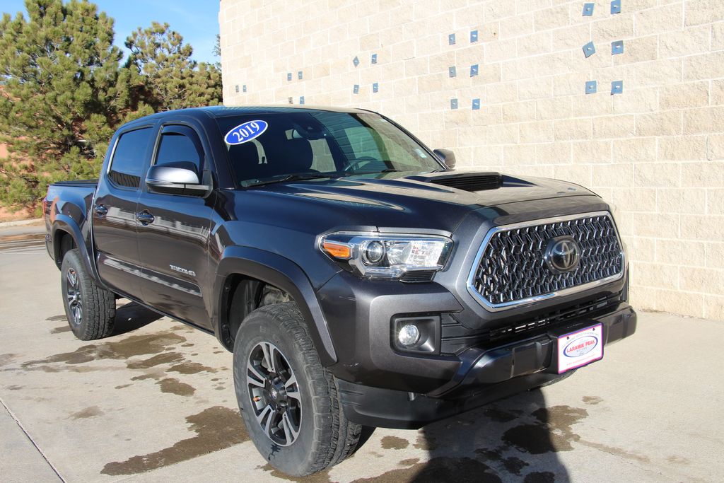 2019 Toyota Tacoma TRD Sport photo 2