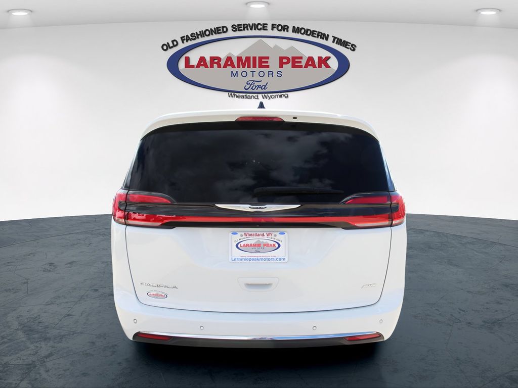 2025 Chrysler Pacifica photo 4