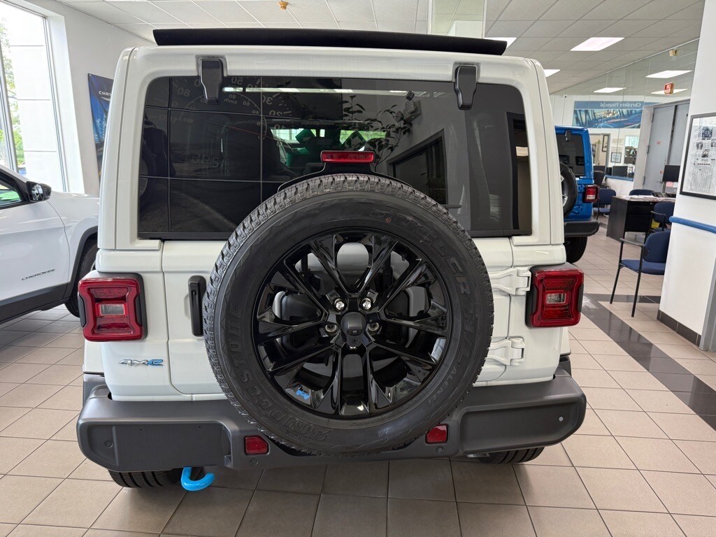 2022 Jeep Wrangler Unlimited Sahara 4xe photo 4