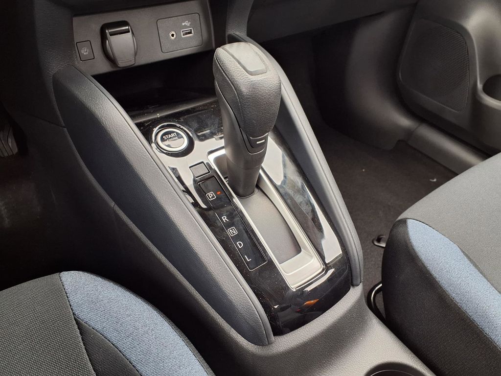 2025 Nissan Versa Sedan SV - Photo 15