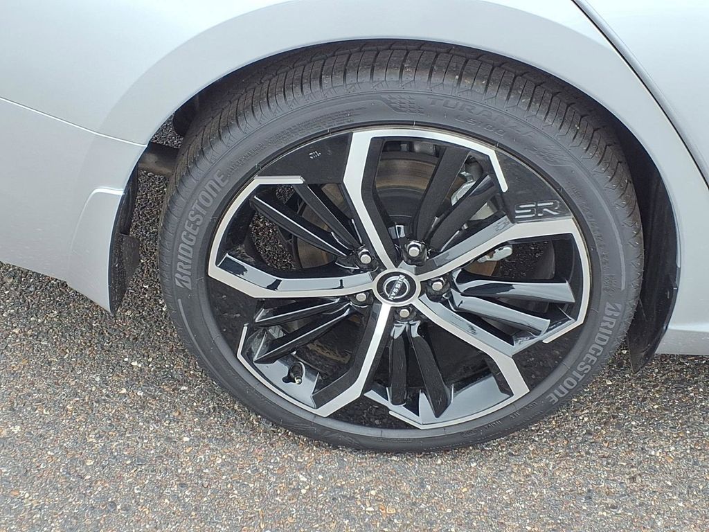 2025 Nissan Altima SR - Photo 9