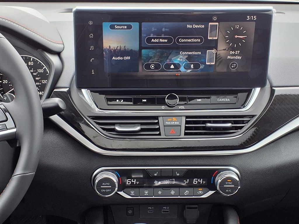 2025 Nissan Altima SR - Photo 13