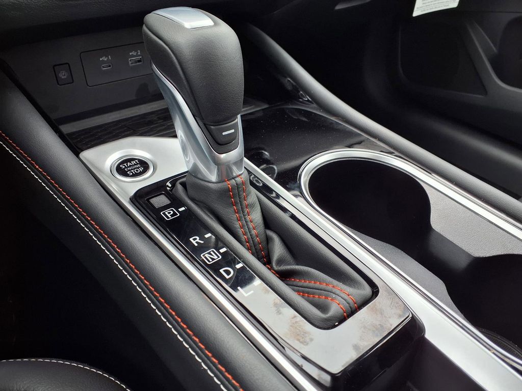 2025 Nissan Altima SR - Photo 15