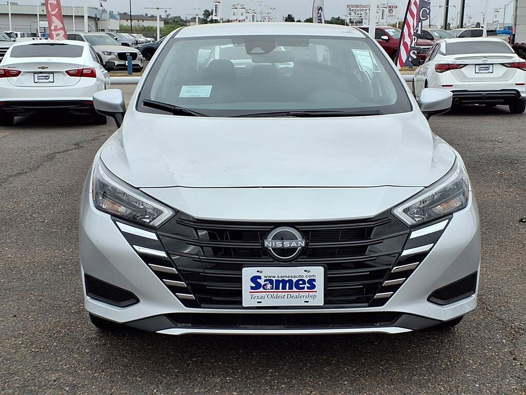 New 2025 Nissan Versa 1.6 SV Sedan