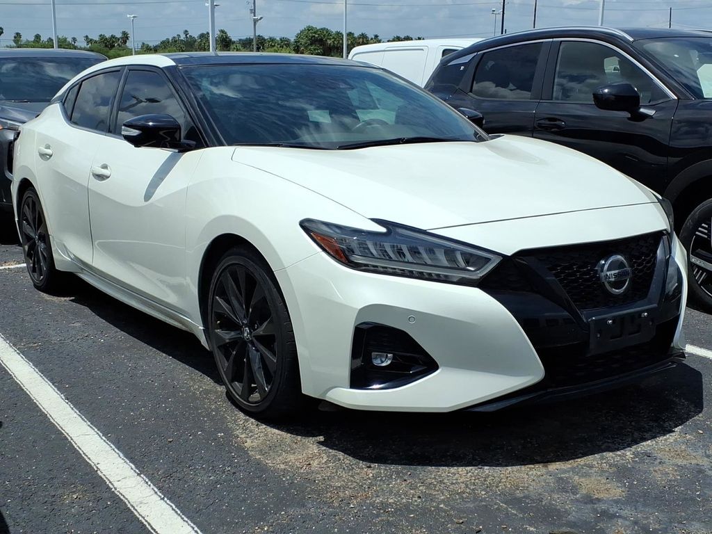 2022 Nissan Maxima SR's photo
