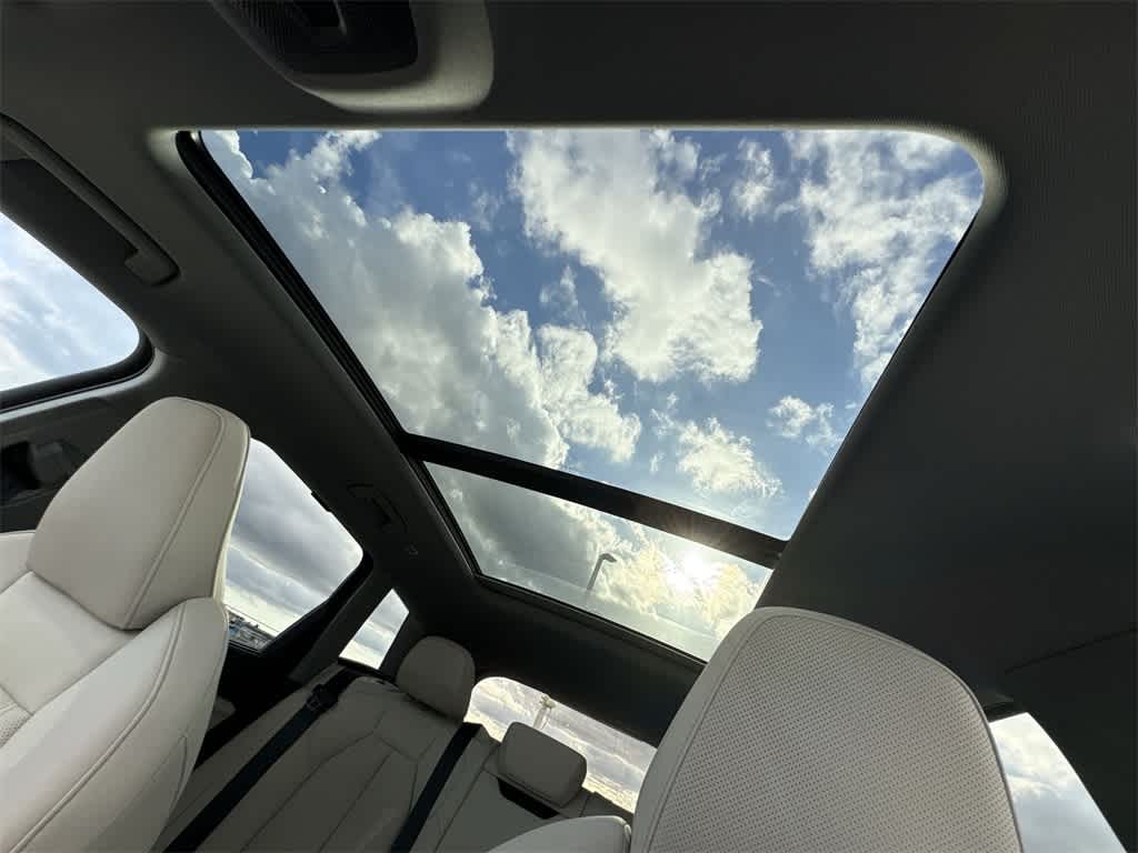 Thumbnail: 2025 Audi Q6 e-tron - 16