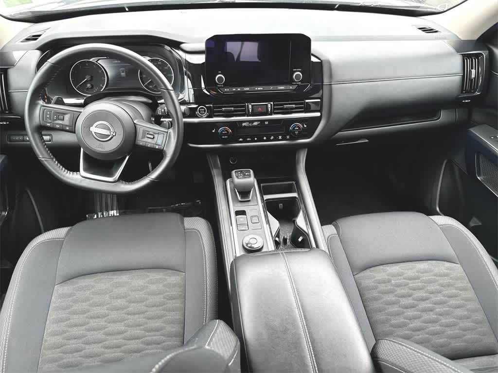 2024 Nissan Pathfinder SV 16