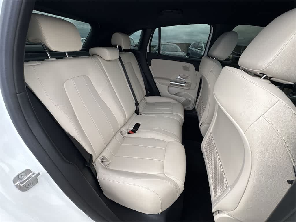 Thumbnail: 2025 Mercedes-Benz GLA - 25