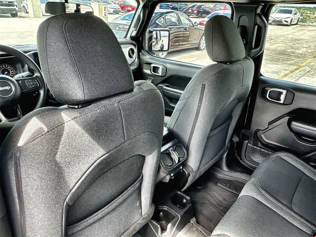 Thumbnail: 2024 Jeep Gladiator - 21