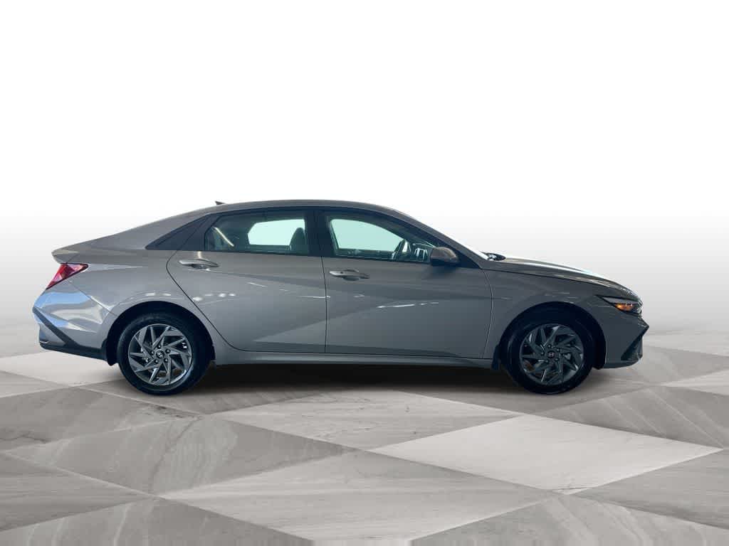 Thumbnail: 2025 Hyundai Elantra - 9