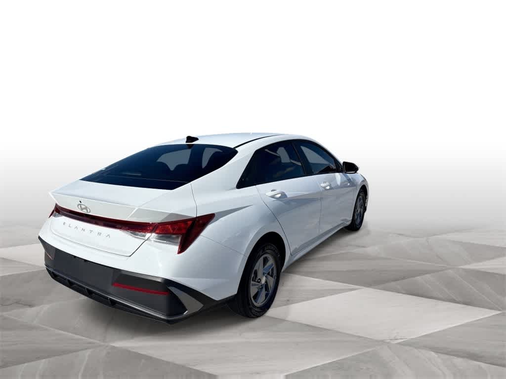 Thumbnail: 2024 Hyundai Elantra - 8