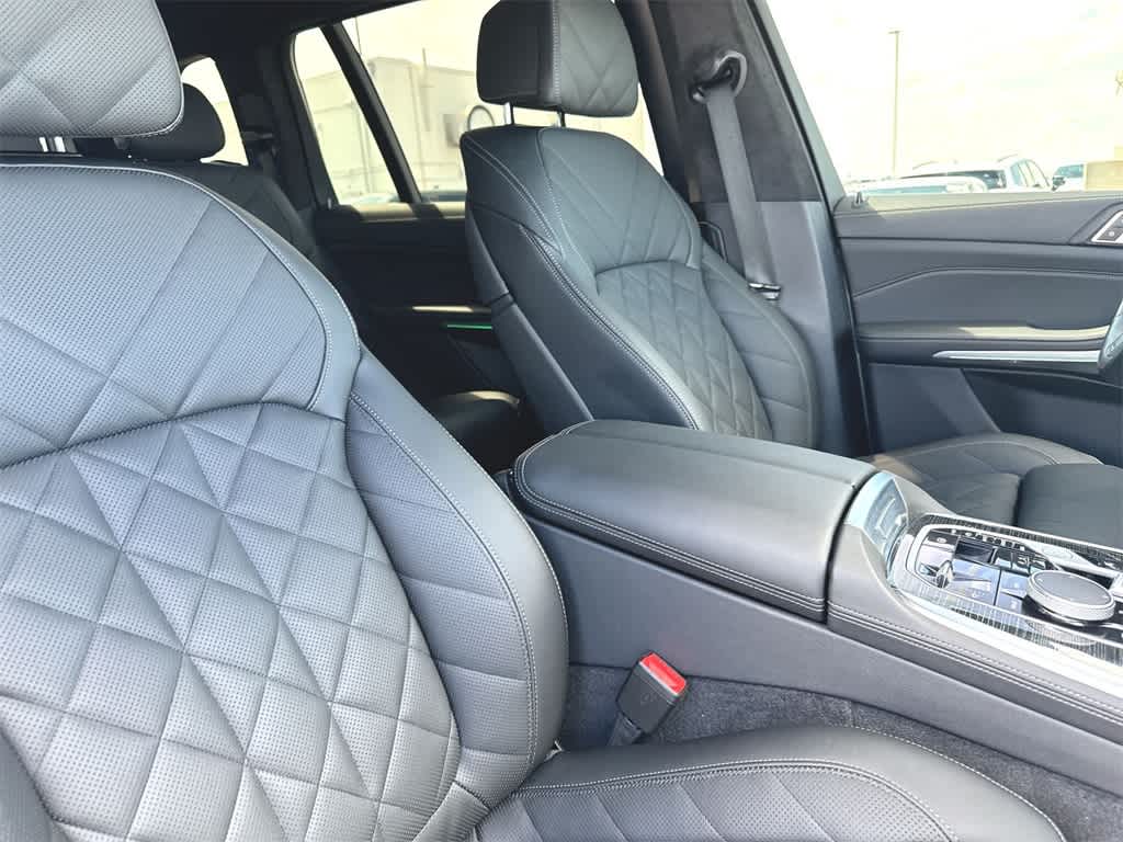 Thumbnail: 2024 BMW X7 - 14