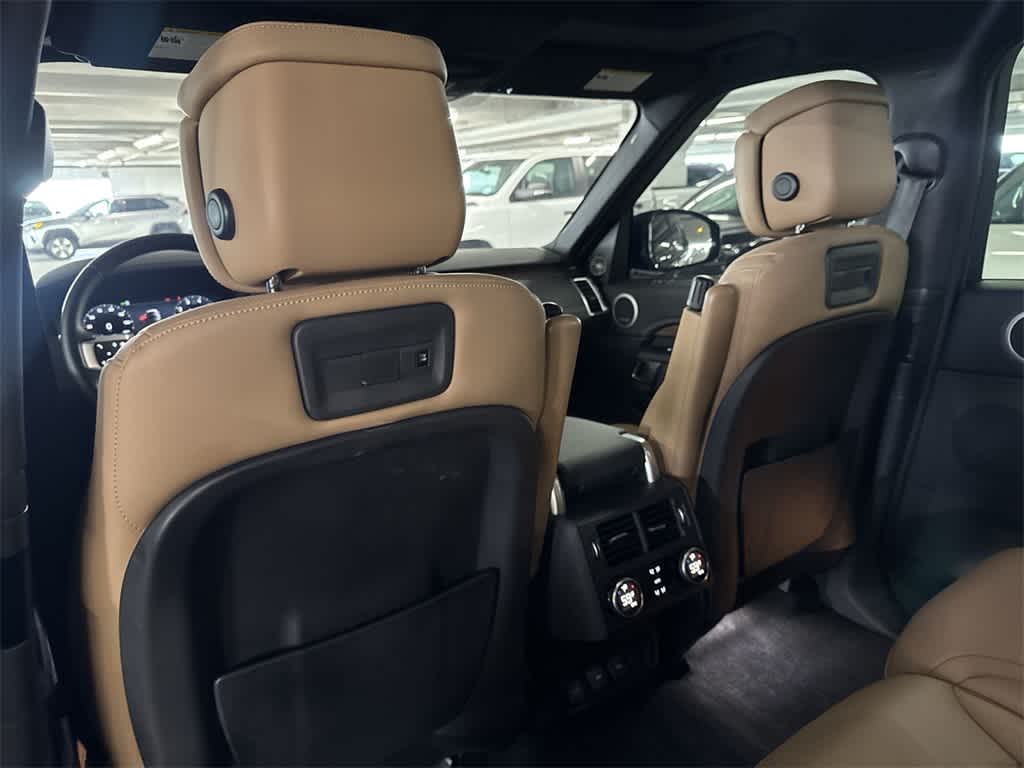Thumbnail: 2024 Land Rover Discovery - 22