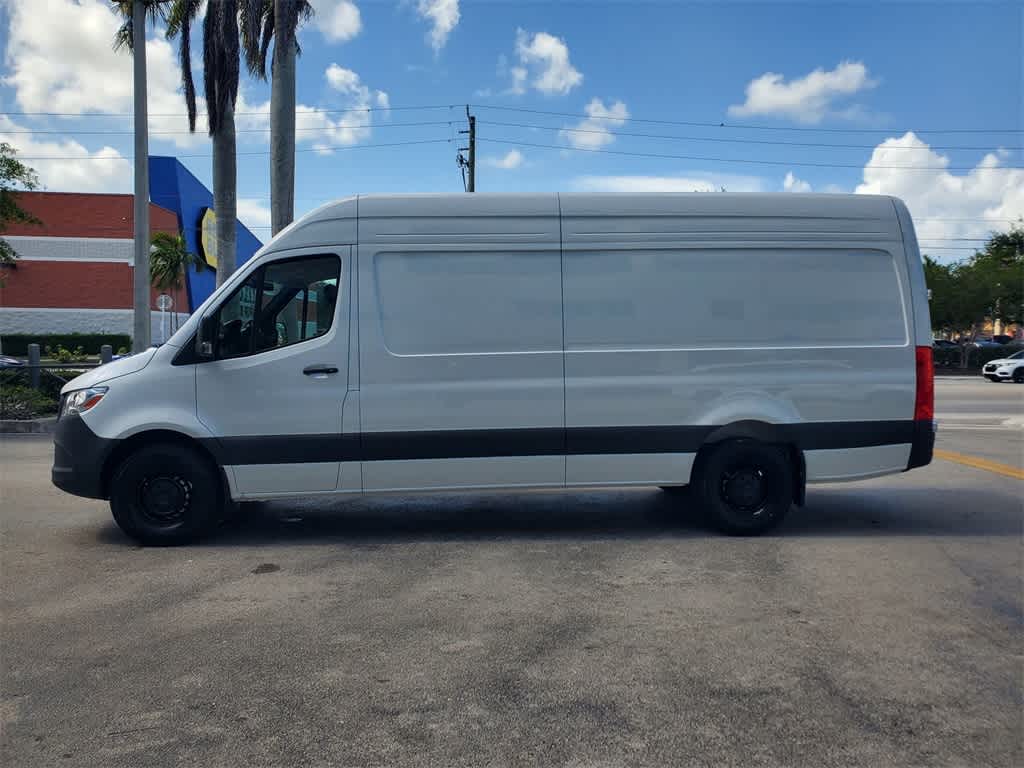Thumbnail: 2025 Mercedes-Benz Sprinter - 11