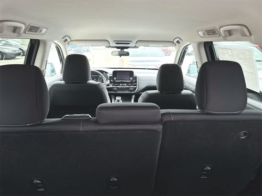 2024 Nissan Pathfinder SV 9