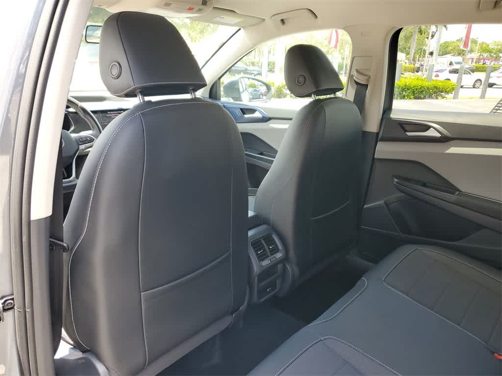2022 Volkswagen Taos SE 12