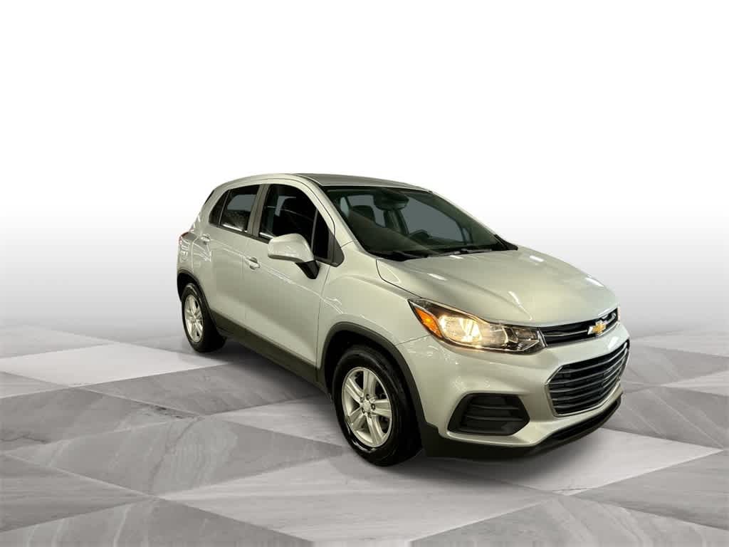 Thumbnail: 2020 Chevrolet Trax - 2
