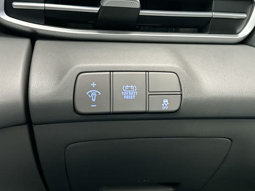 Thumbnail: 2025 Hyundai Elantra - 16