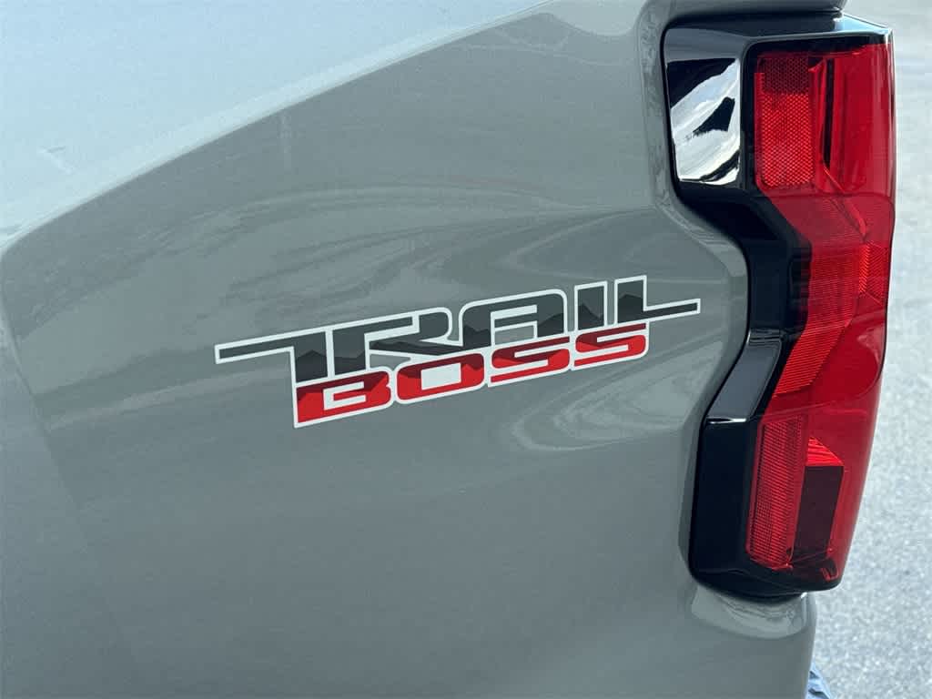 Thumbnail: 2024 Chevrolet Colorado - 11