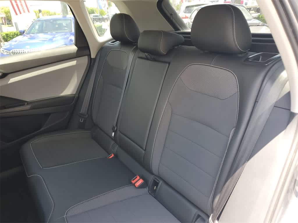 2022 Volkswagen Taos SE 13