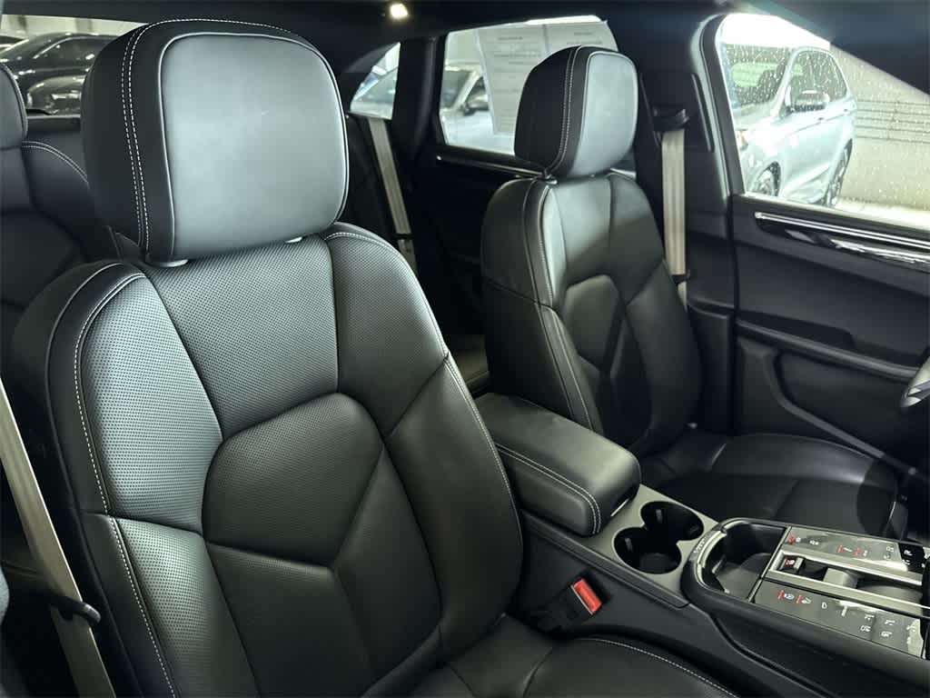 Thumbnail: 2024 Porsche Macan - 26