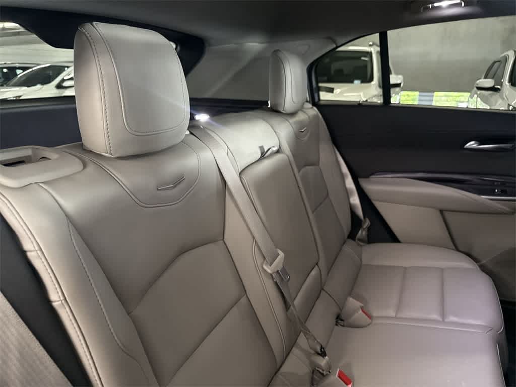 Thumbnail: 2023 Cadillac XT4 - 25