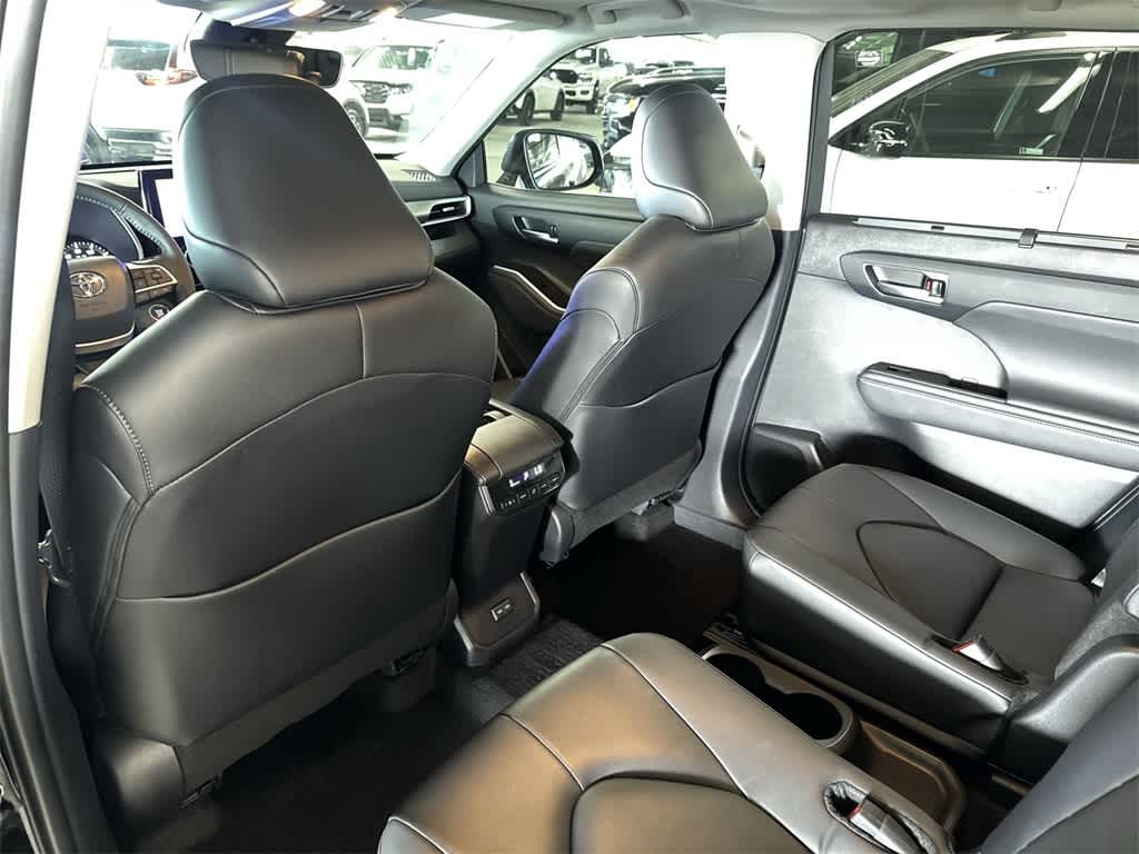 Thumbnail: 2024 Toyota Highlander - 22