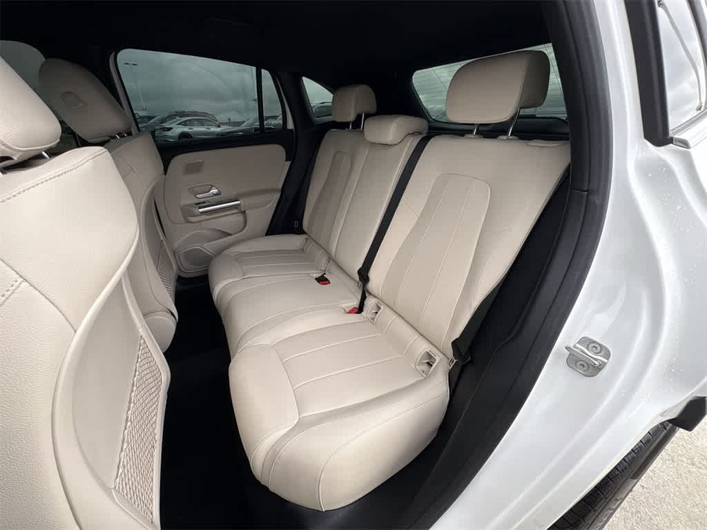 Thumbnail: 2025 Mercedes-Benz GLA - 21