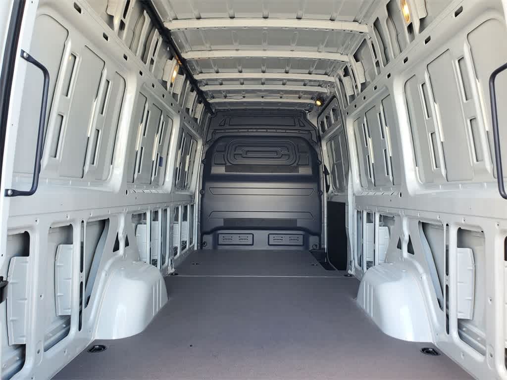 Thumbnail: 2025 Mercedes-Benz Sprinter - 27