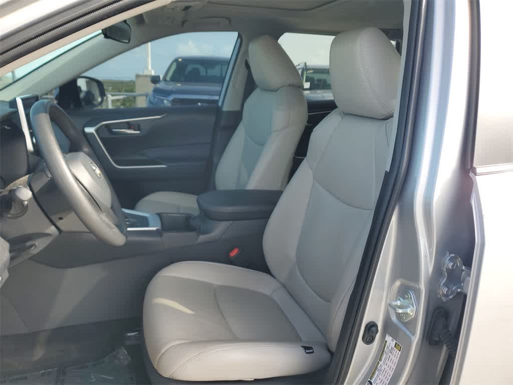 2024 Toyota RAV4 XLE 12