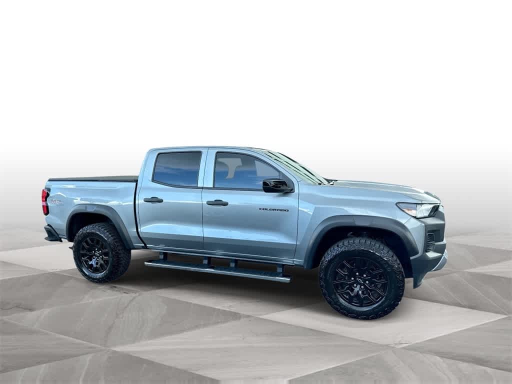 Thumbnail: 2024 Chevrolet Colorado - 9