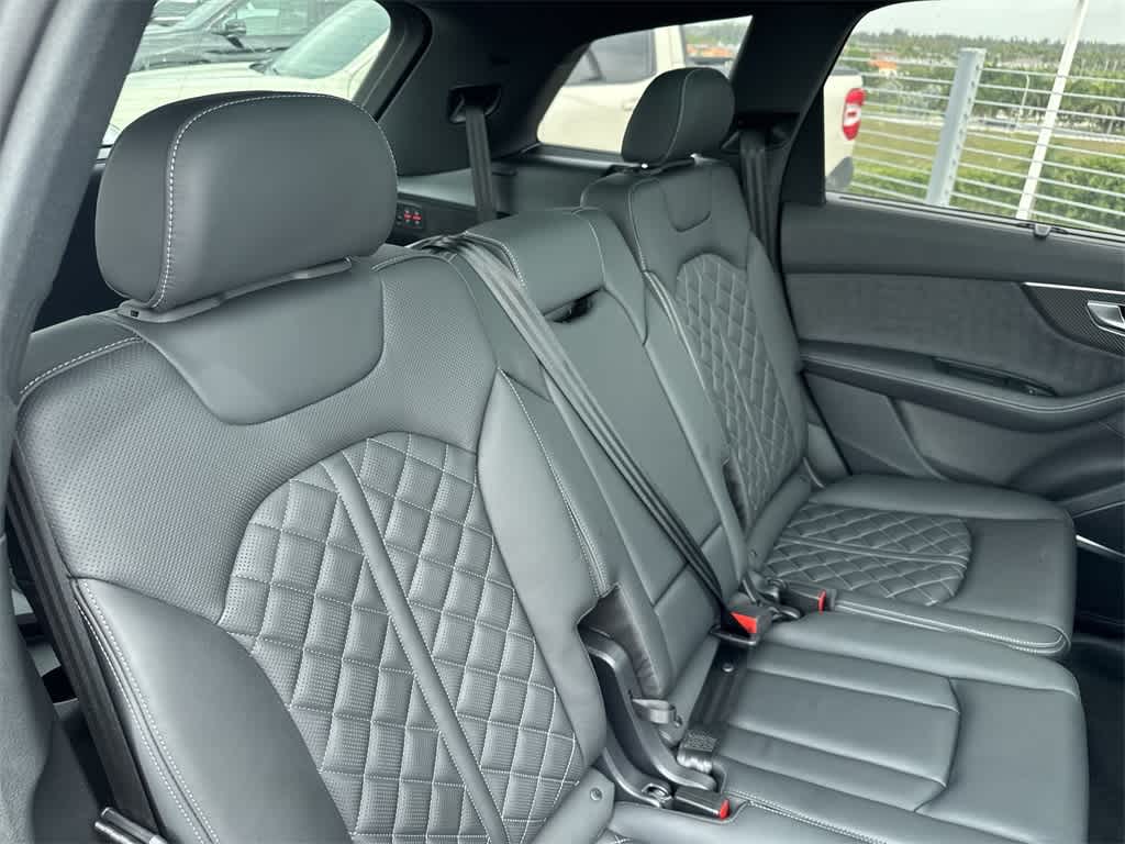 Thumbnail: 2025 Audi SQ7 - 25