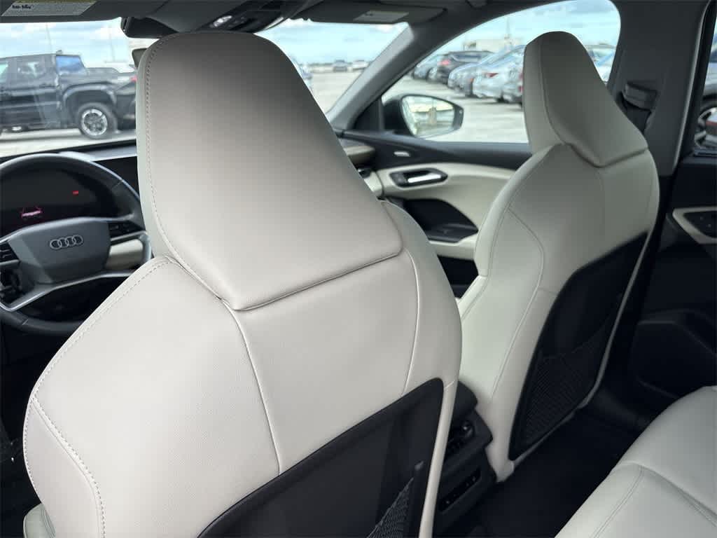 Thumbnail: 2025 Audi Q6 e-tron - 22