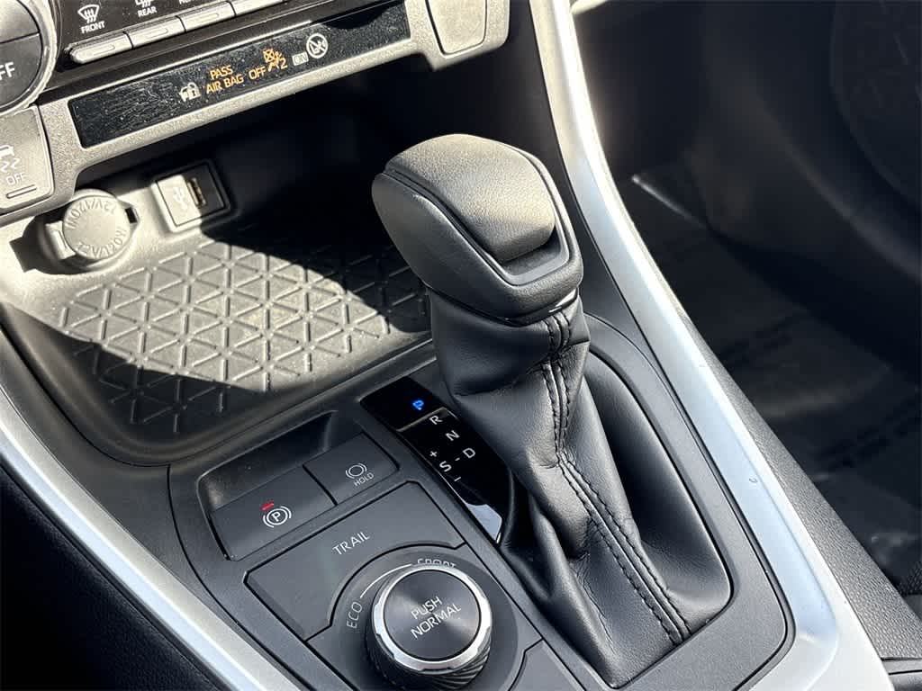 Thumbnail: 2023 Toyota RAV4 - 20