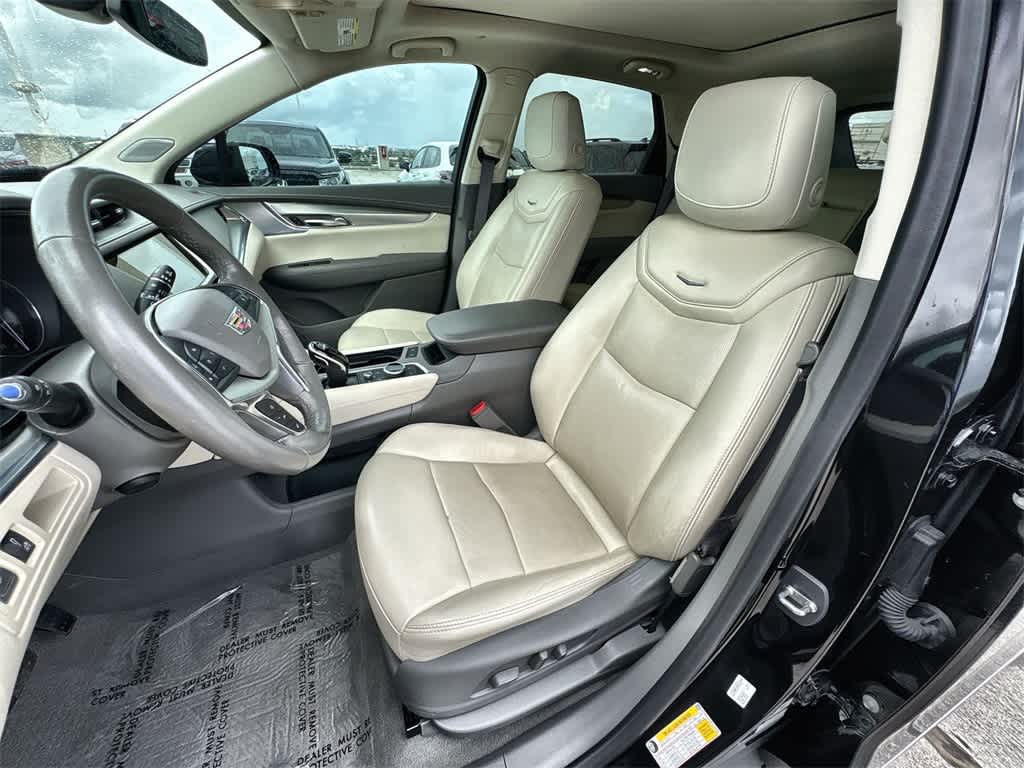 Thumbnail: 2023 Cadillac XT5 - 13