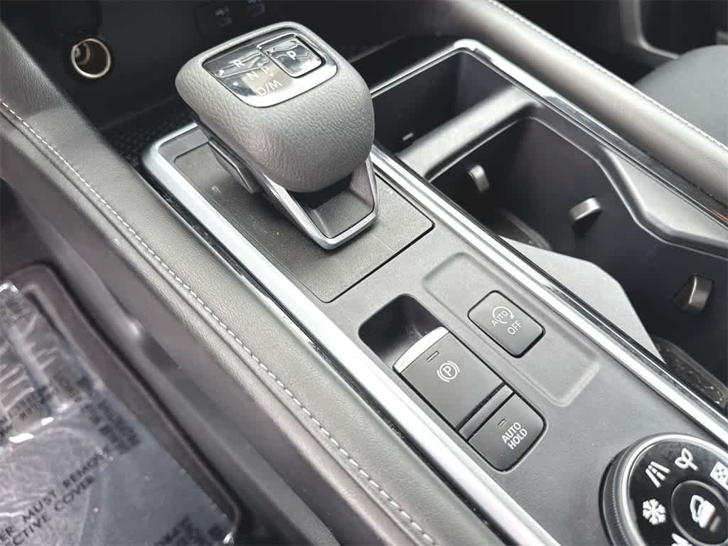 2024 Nissan Pathfinder SV 23