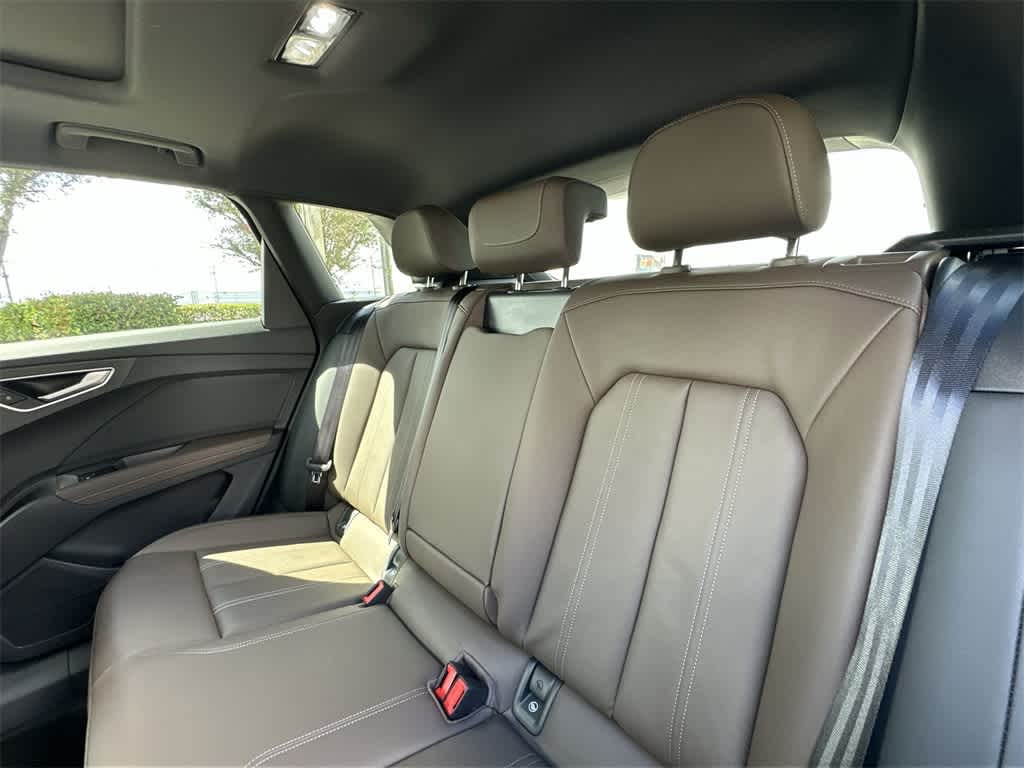 Thumbnail: 2025 Audi Q4 e-tron - 21