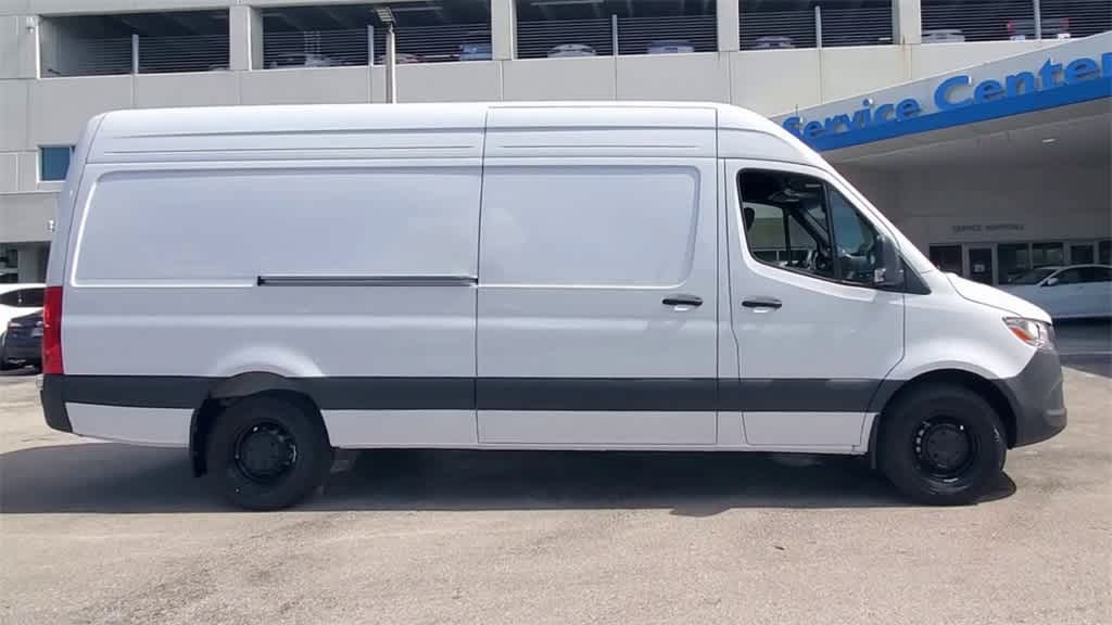 Thumbnail: 2025 Mercedes-Benz Sprinter - 9